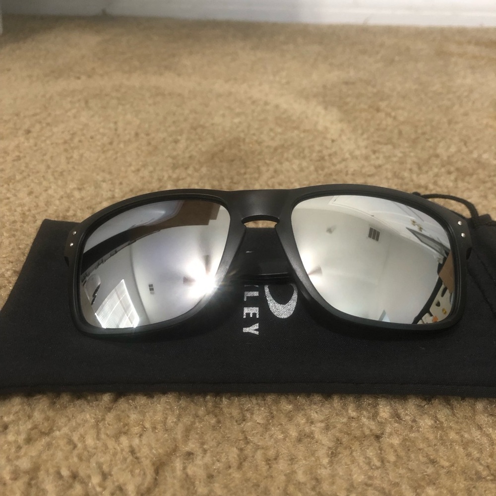 Oakley Holbrook Mens Sunglasses 9102 Silver Reflective Lenses - Picture 10 of 10